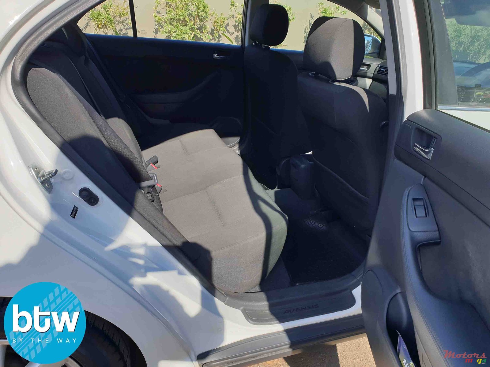 2009' Toyota Avensis photo #3