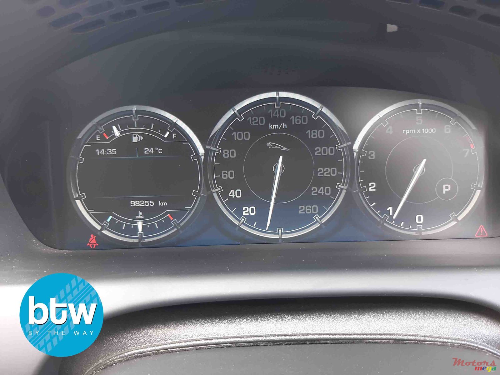 2015' Jaguar XJ photo #7