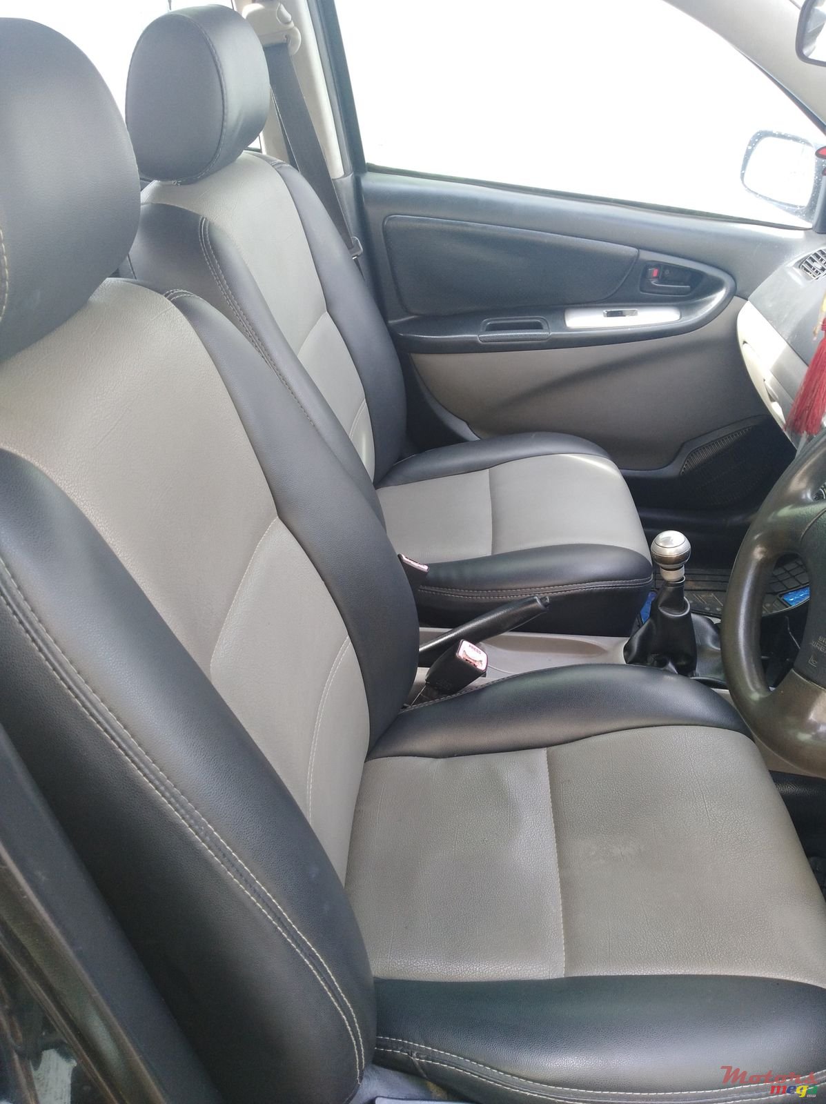 2005' Toyota photo #5