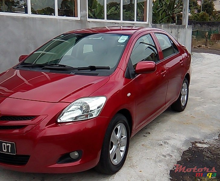 2007' Toyota Yaris Sedan Saloon photo #2