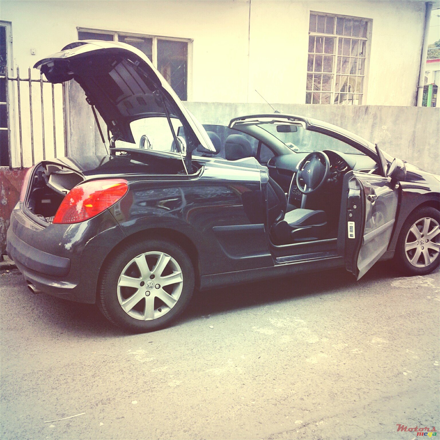 2008' Peugeot 207 207 cc Convertible photo #3