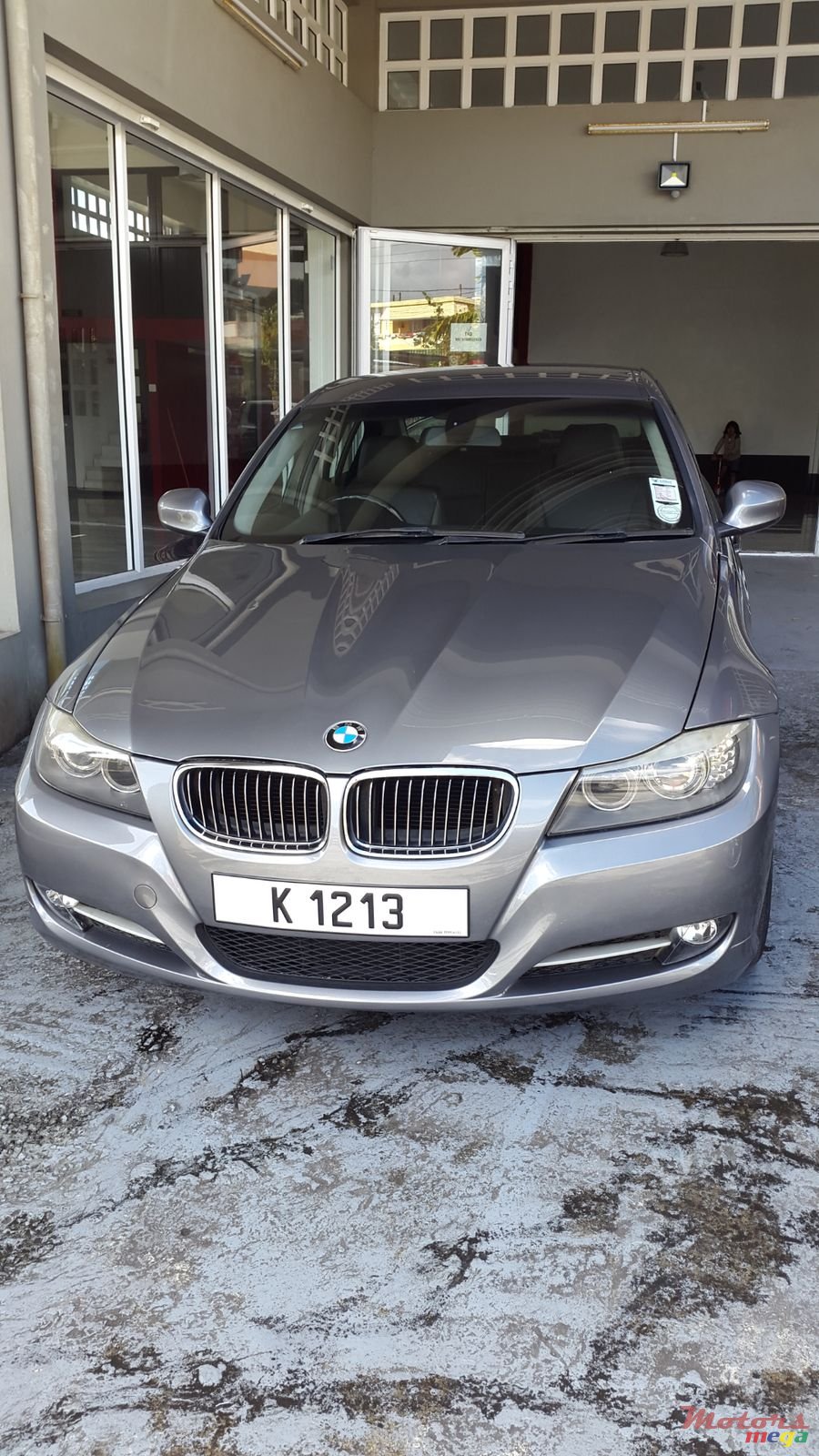 2010' BMW 3 Series photo #1