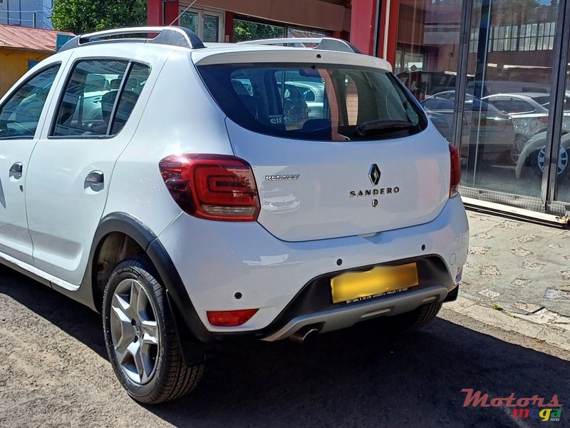 2019' Renault Sandero StepWay photo #3