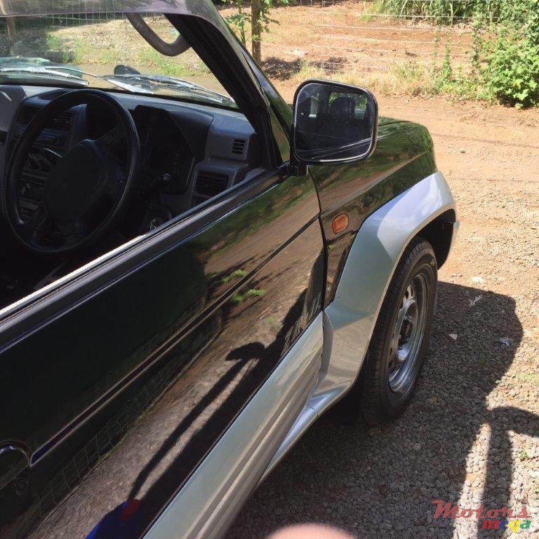 1996' Mitsubishi Pajero Junior ZR-II photo #1