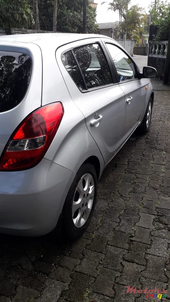 2011' Hyundai i20 photo #3