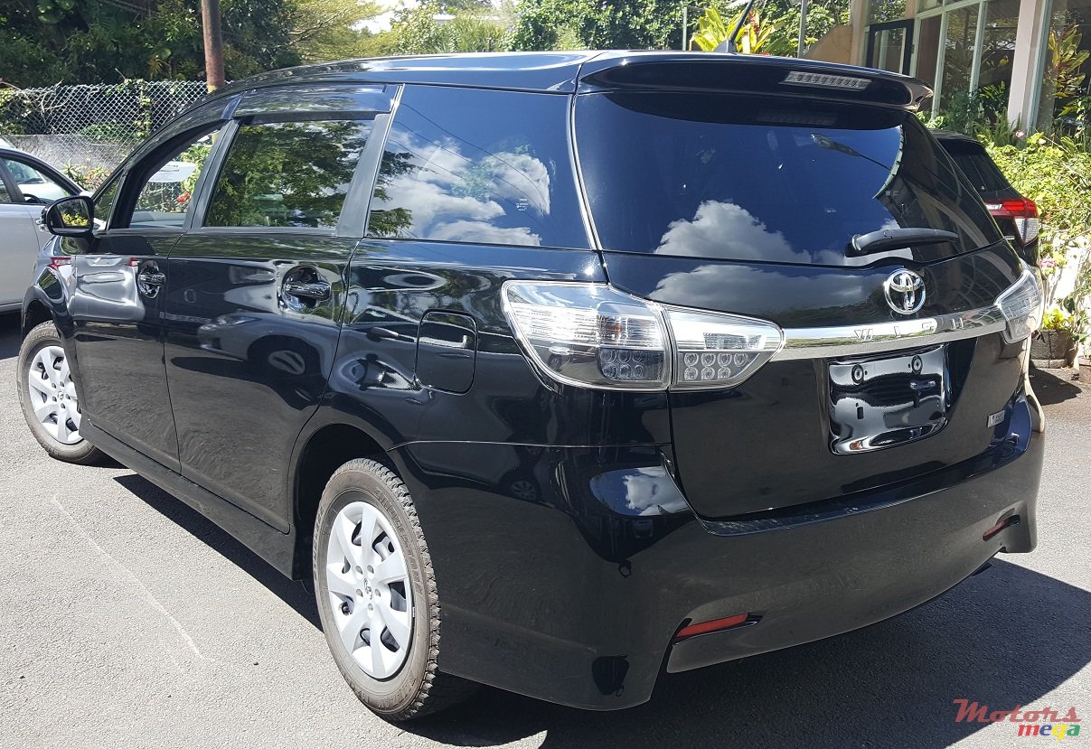 2013' Toyota Wish photo #2