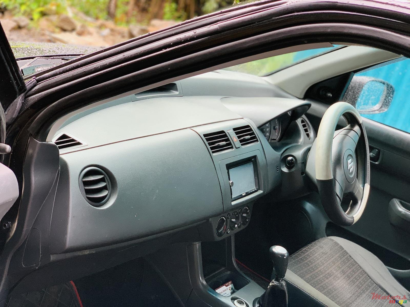 2008' Suzuki Swift photo #5