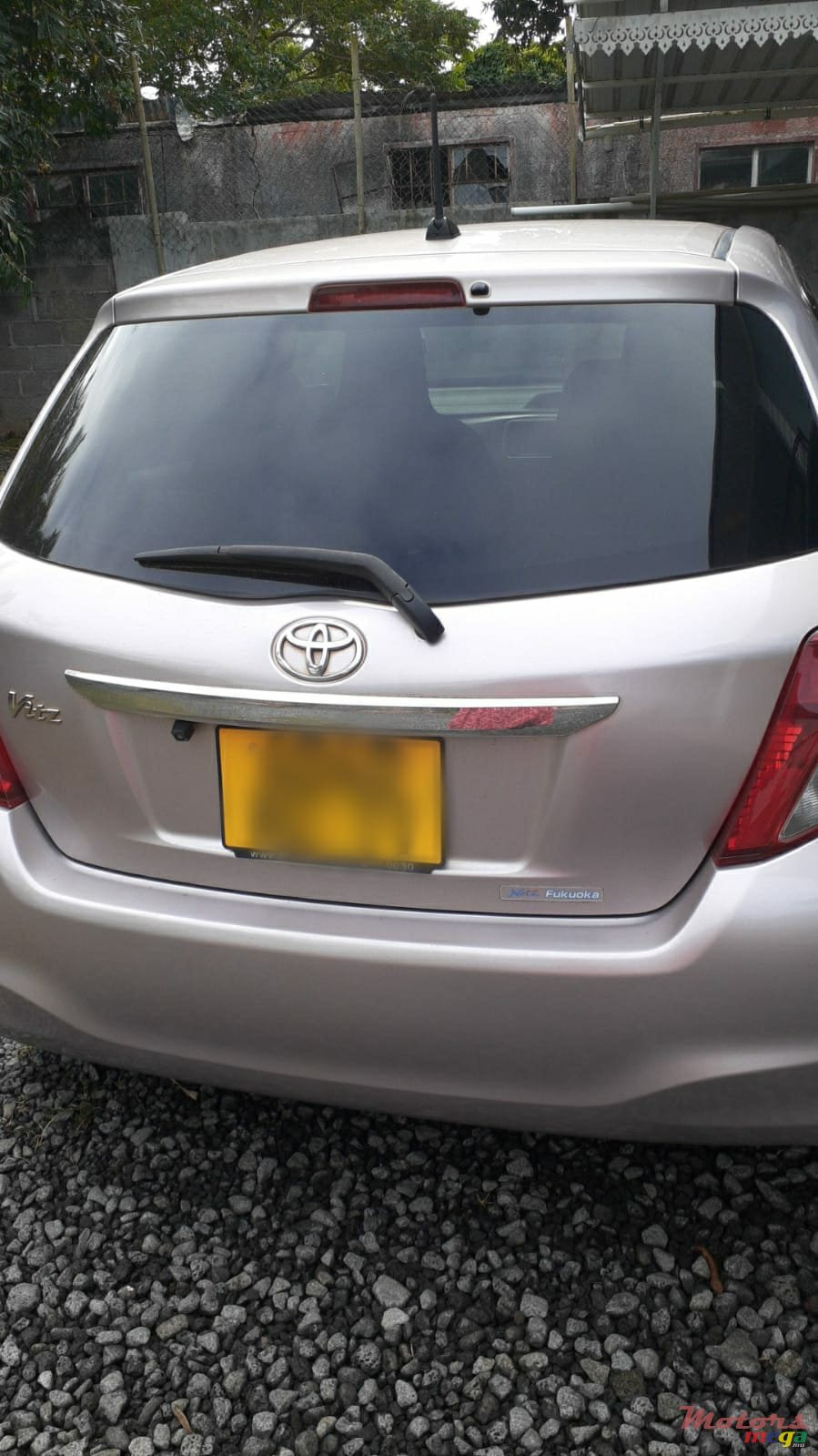 2011' Toyota Vitz photo #4