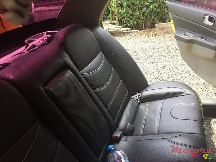 2006' Mitsubishi Lancer photo #2