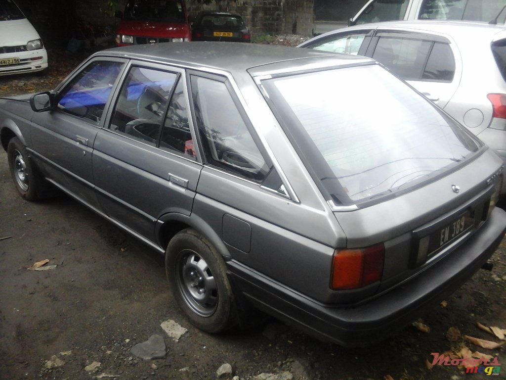1990' Nissan Sunny photo #2