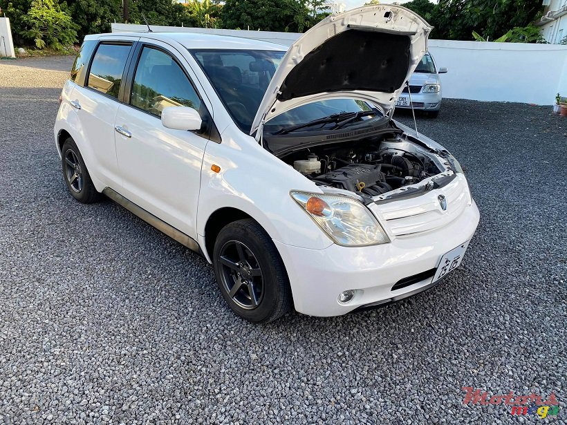 2005' Toyota IST Auto 1.3L photo #6