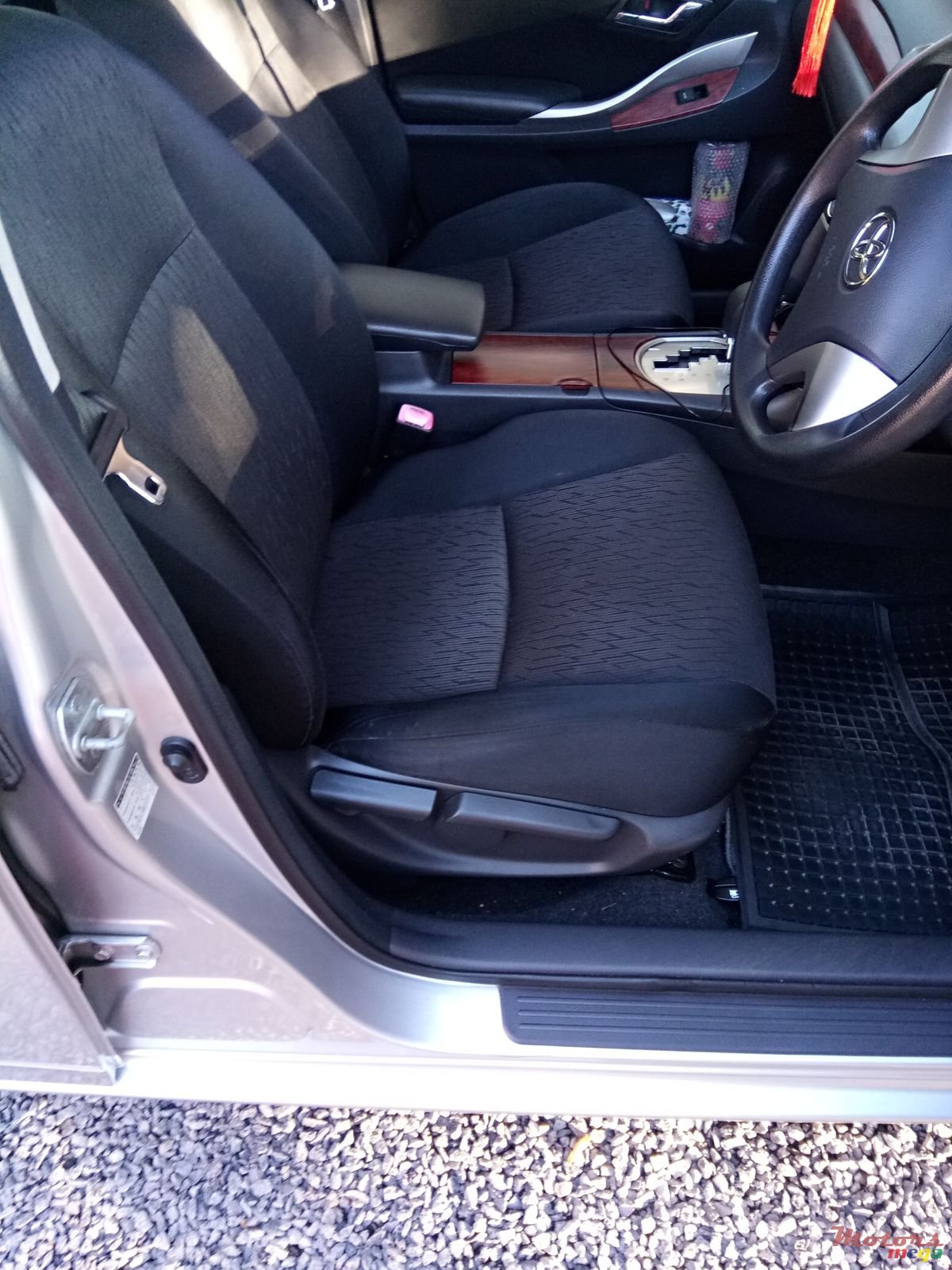 2010' Toyota Allion photo #5