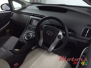 2011' Toyota Prius photo #4