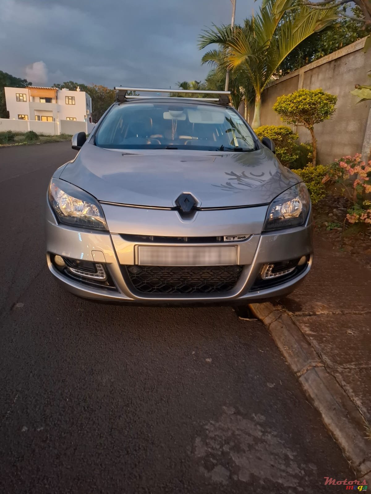 2014' Renault Megane photo #1