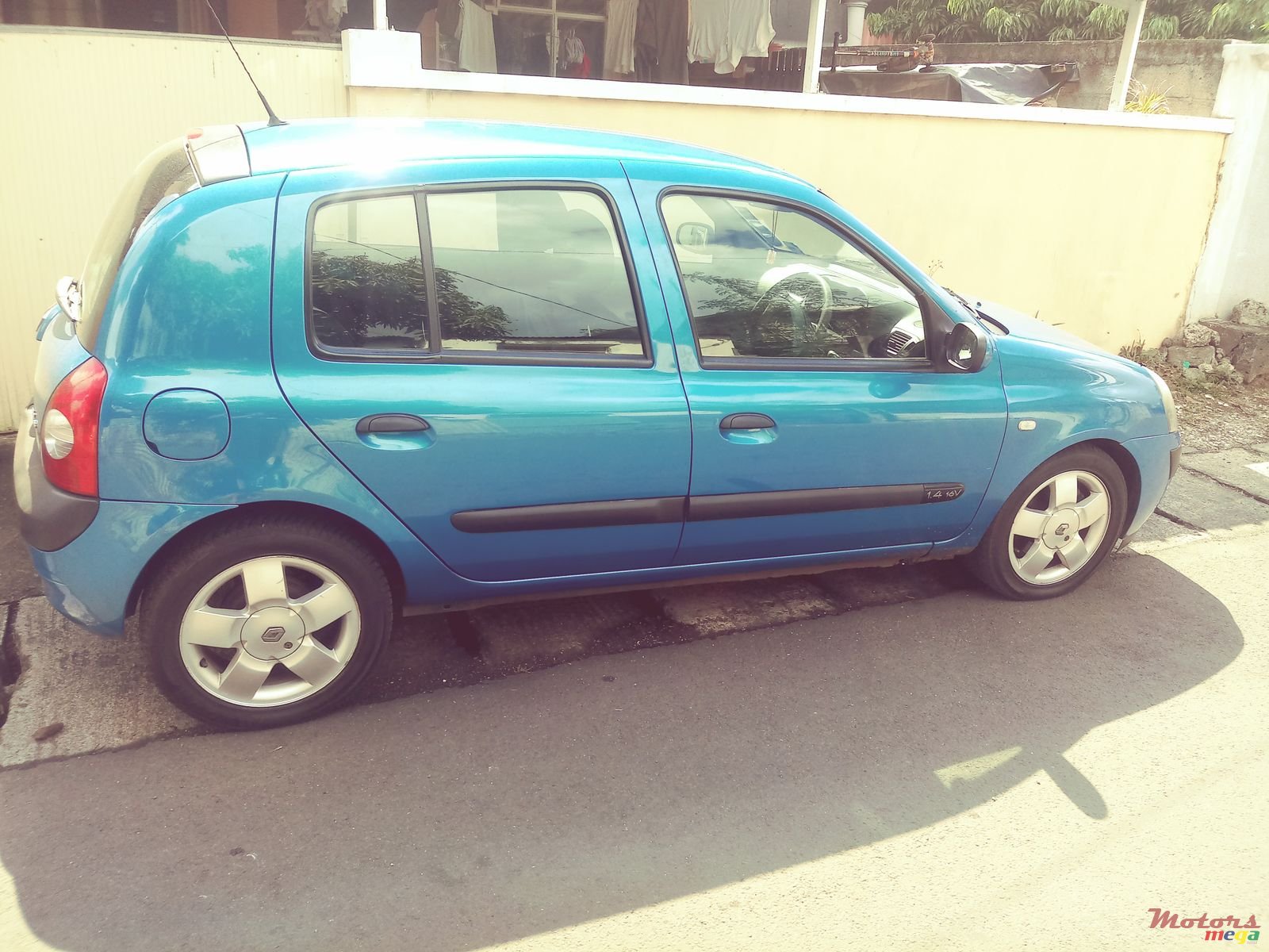 2003' Renault Clio 2 photo #2