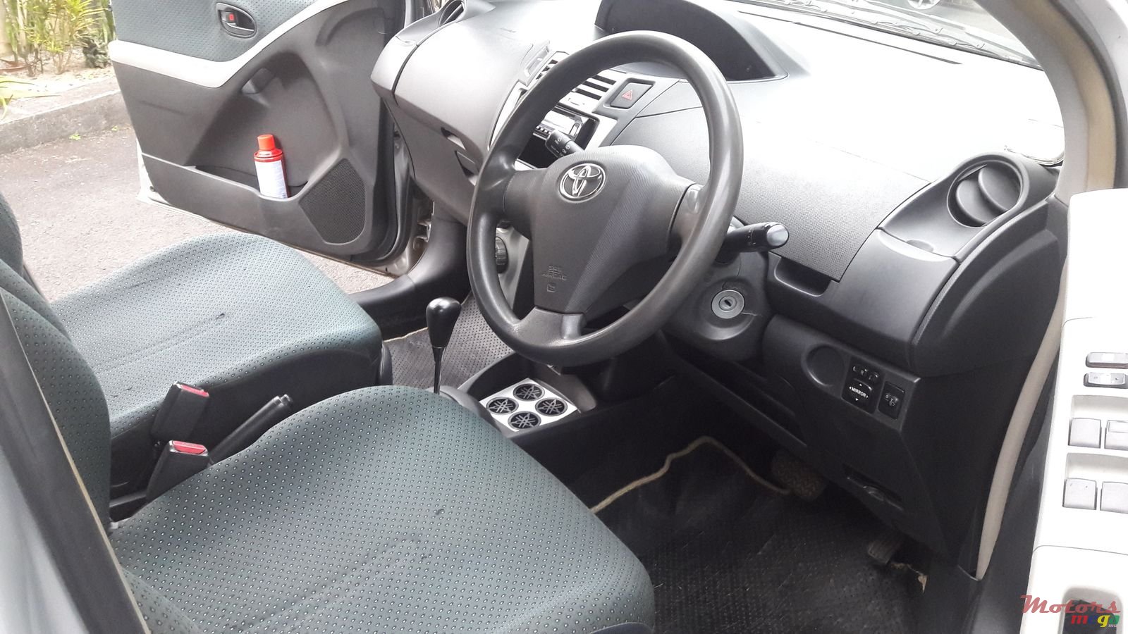 2006' Toyota Vitz photo #3