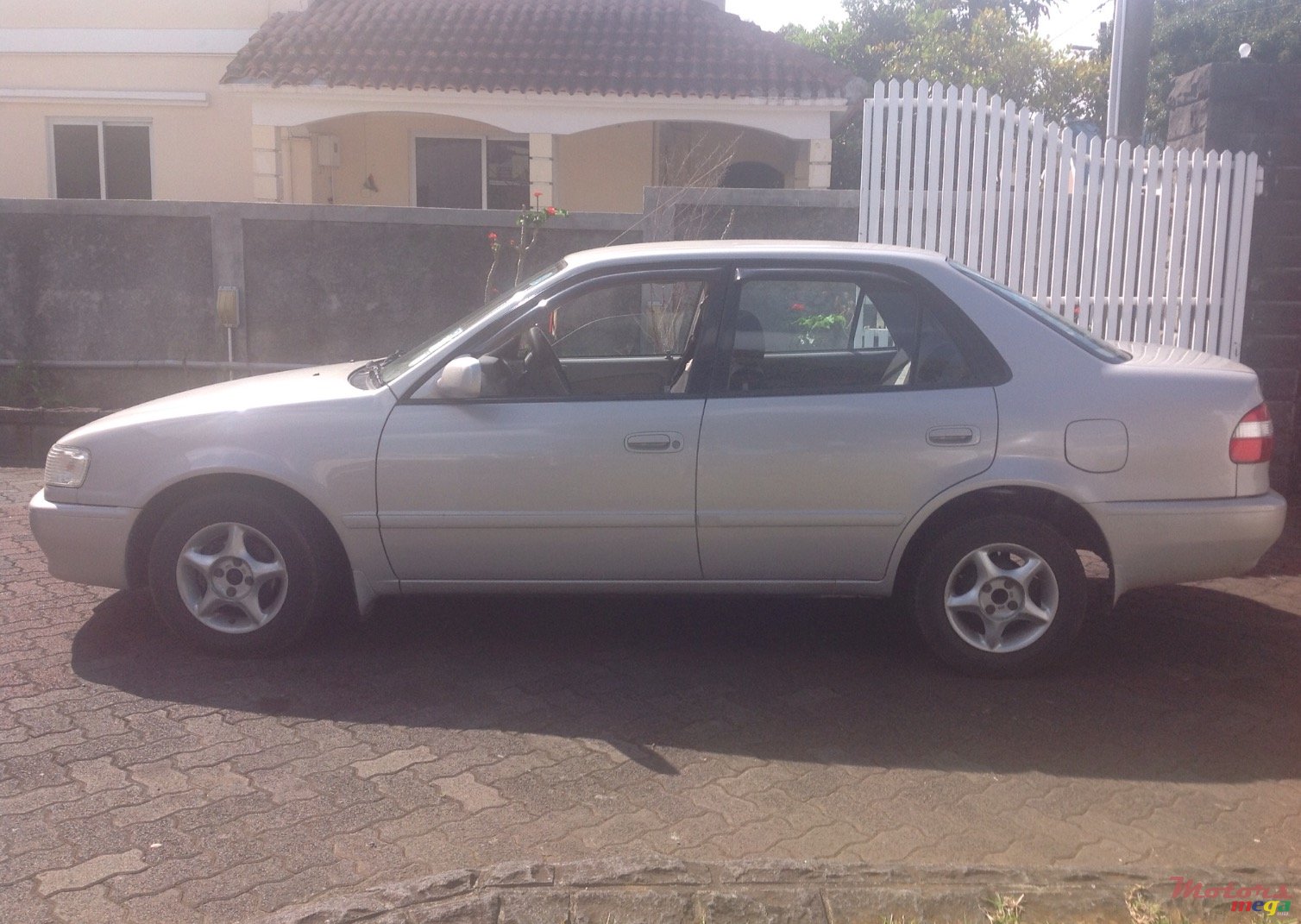 2000' Toyota Corolla photo #1