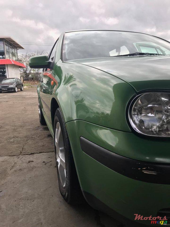 2005' Volkswagen Golf photo #3