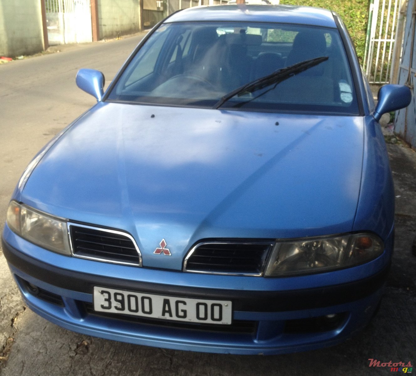 2000' Mitsubishi Carisma photo #1