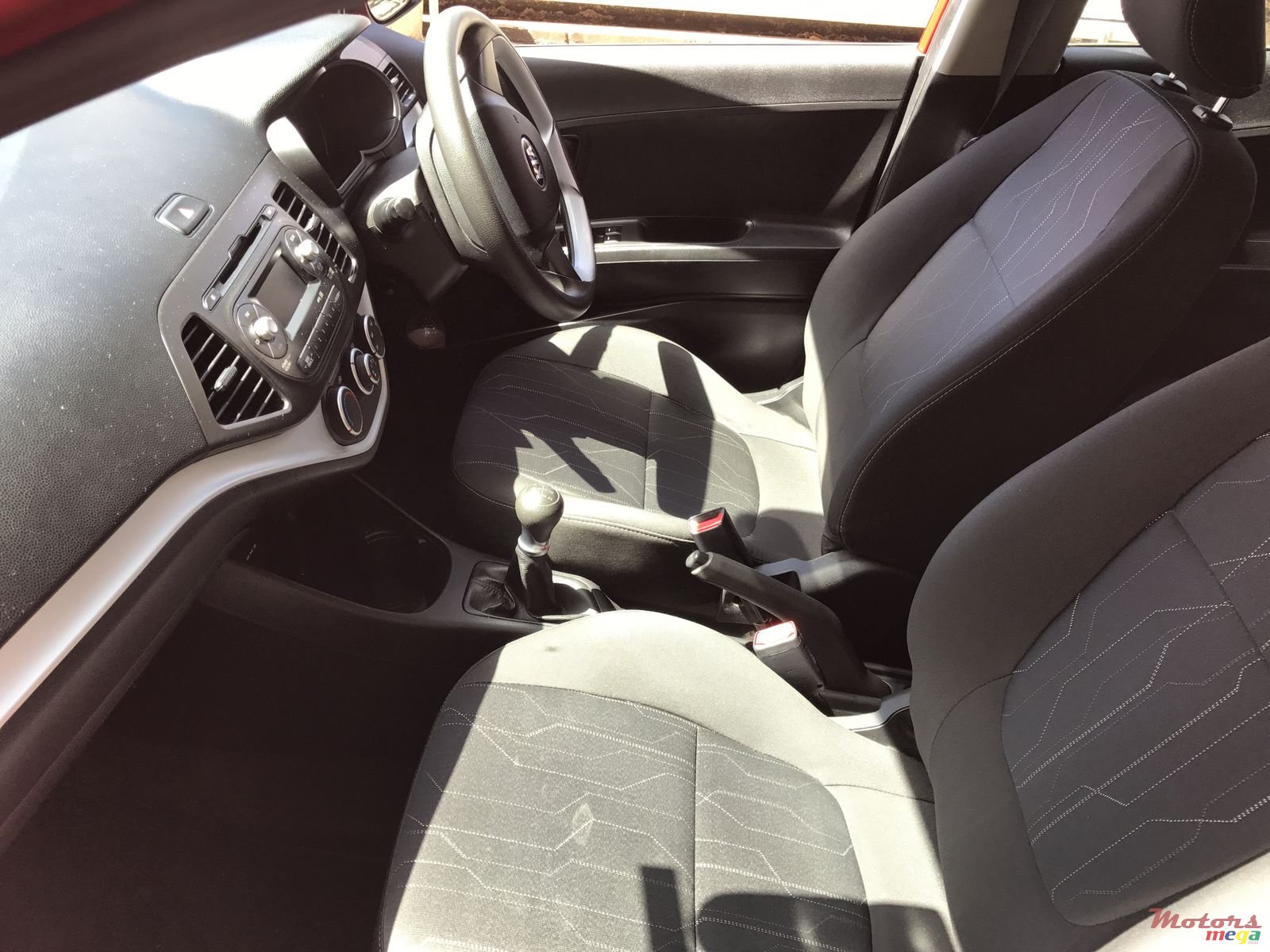 2013' Kia Picanto photo #4