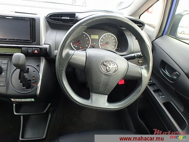 2012' Toyota Wish  photo #4