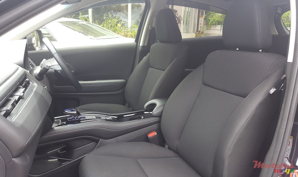 2015' Honda HR-V Vezel Hybrid photo #4