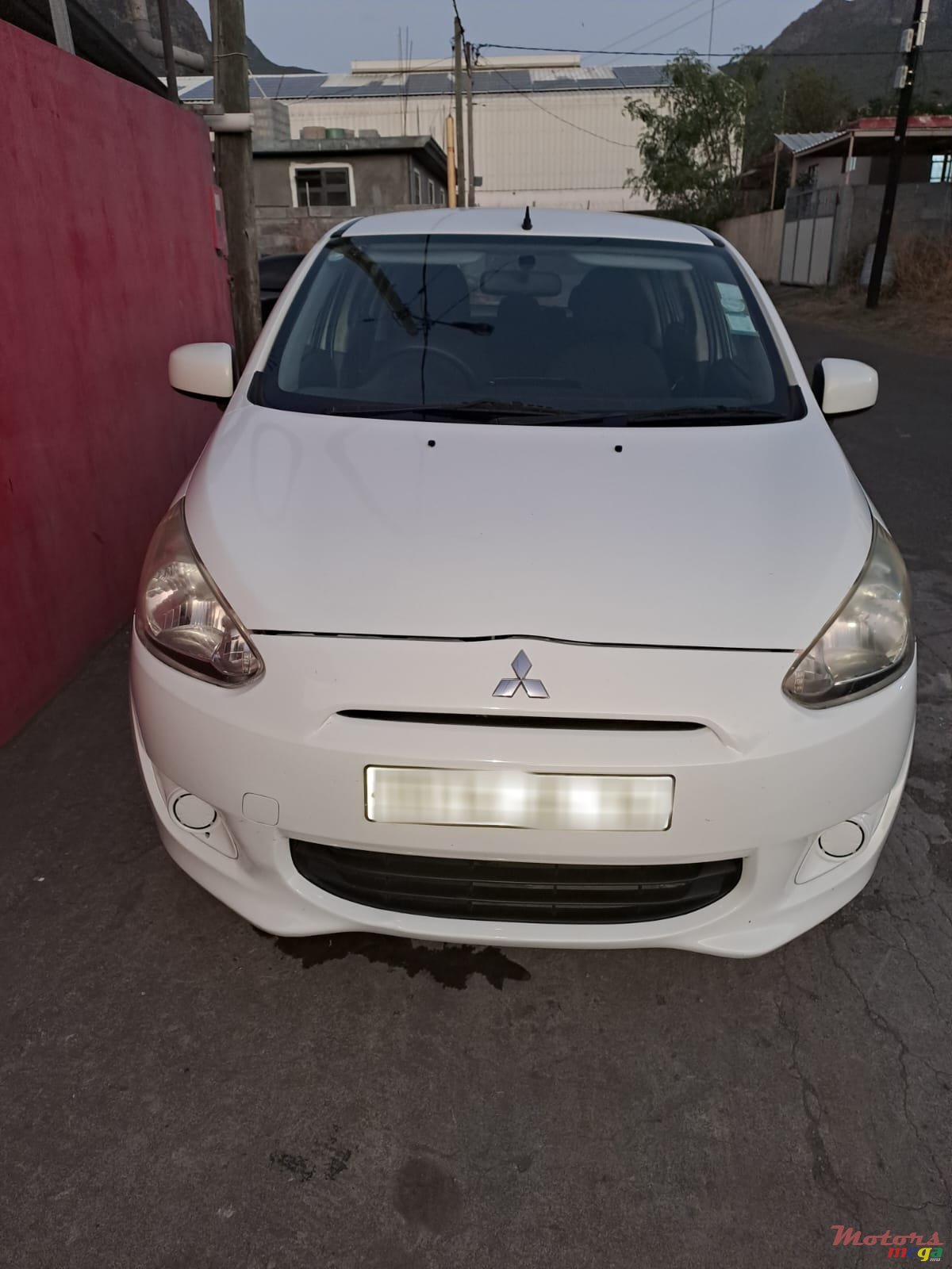 2014' Mitsubishi Mirage photo #1