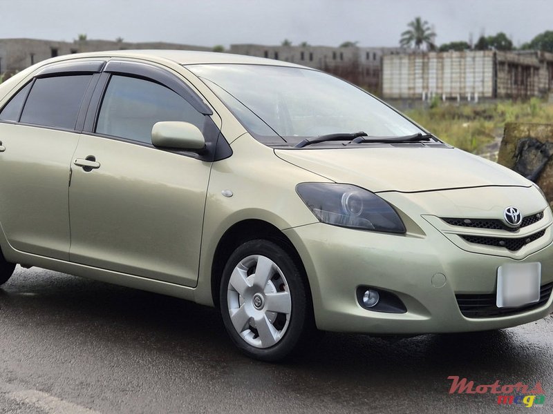 2006' Toyota Belta photo #1