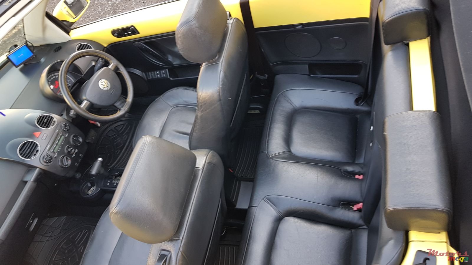 2009' Volkswagen Beetle Cabriolet photo #4