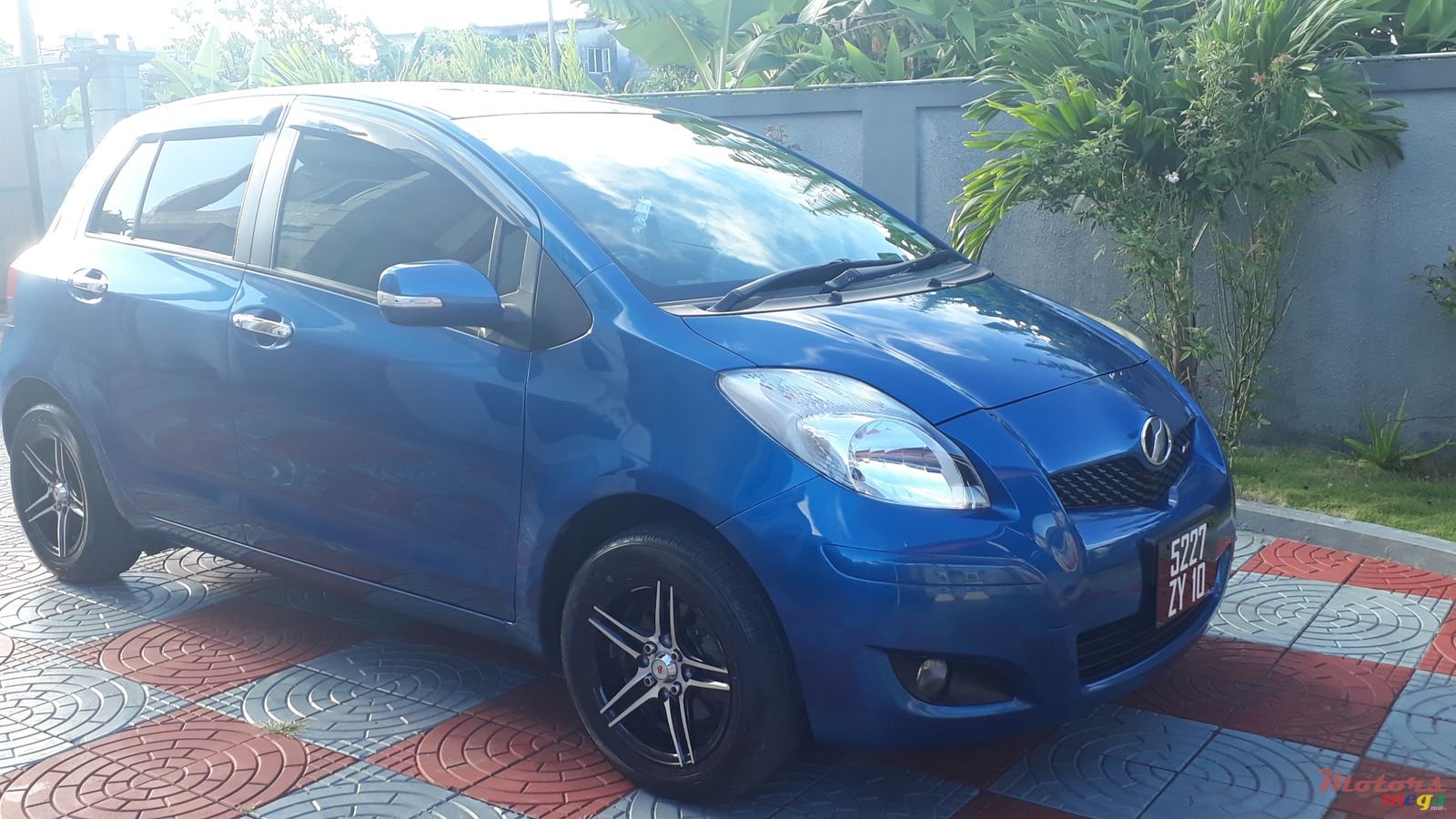 2010' Toyota Vitz photo #4