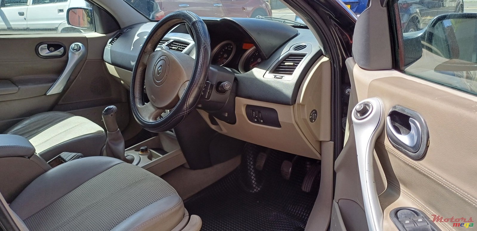 2005' Renault Megane photo #4