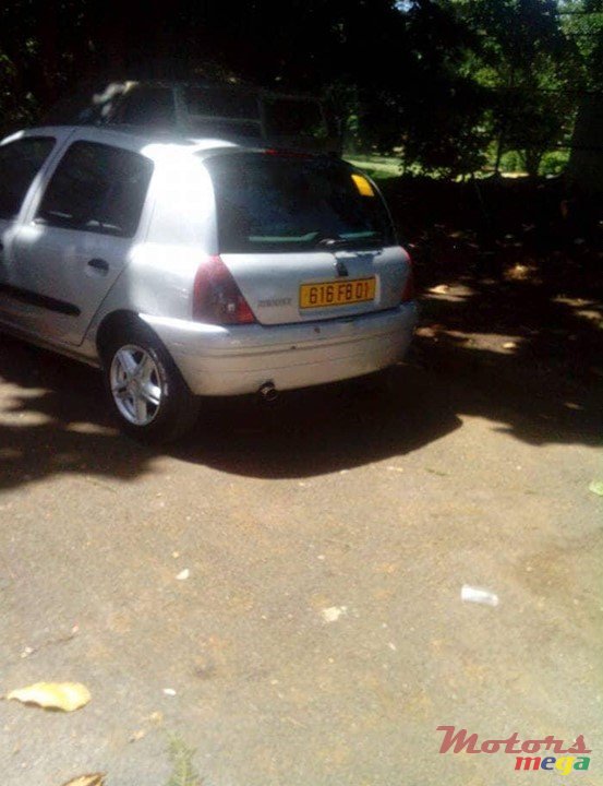 2001' Renault Clio photo #4