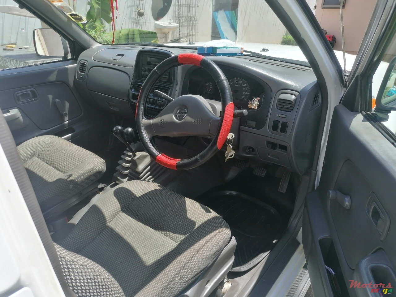 2004' Nissan photo #7