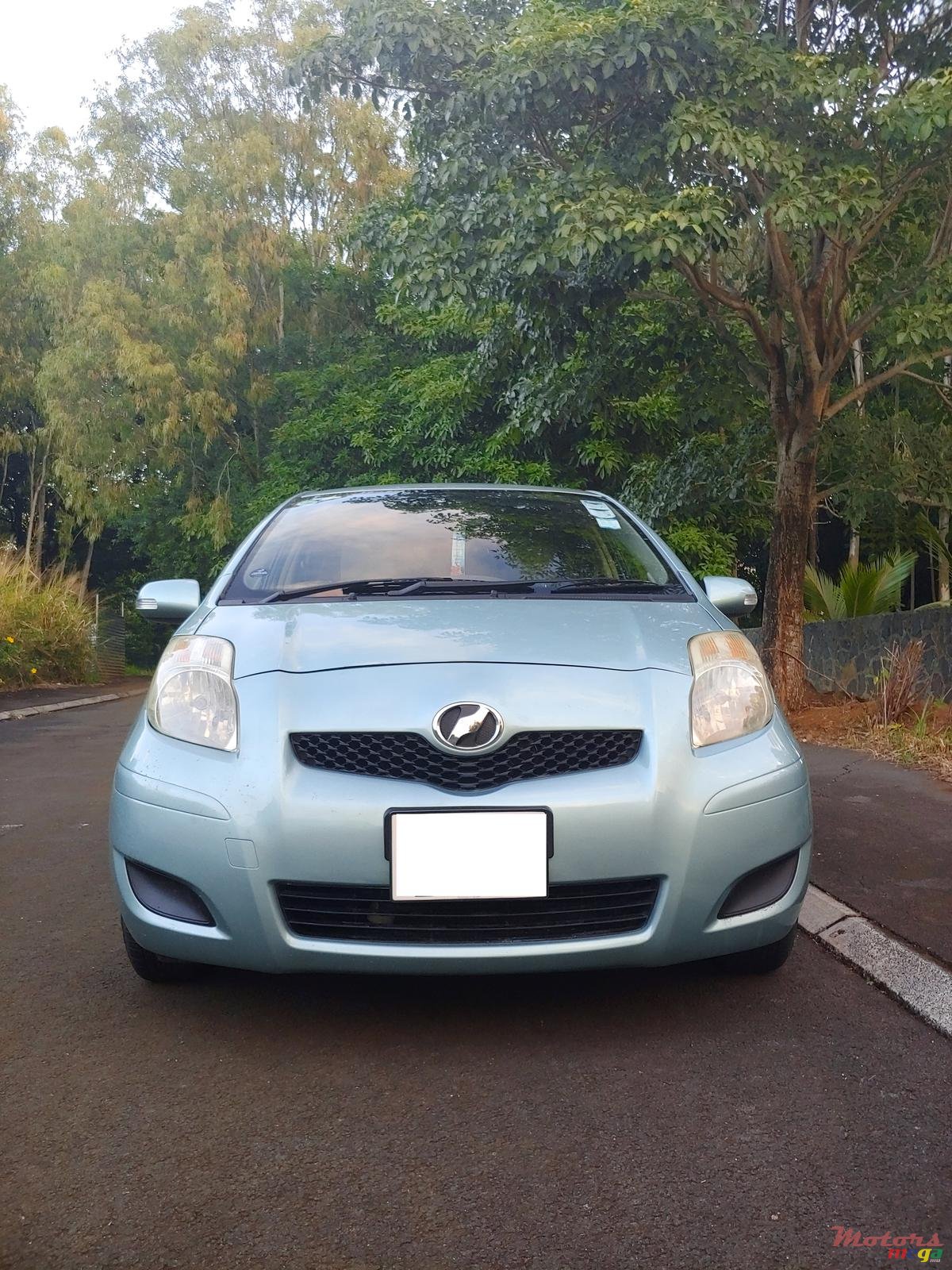 2009' Toyota Vitz 1300cc photo #3