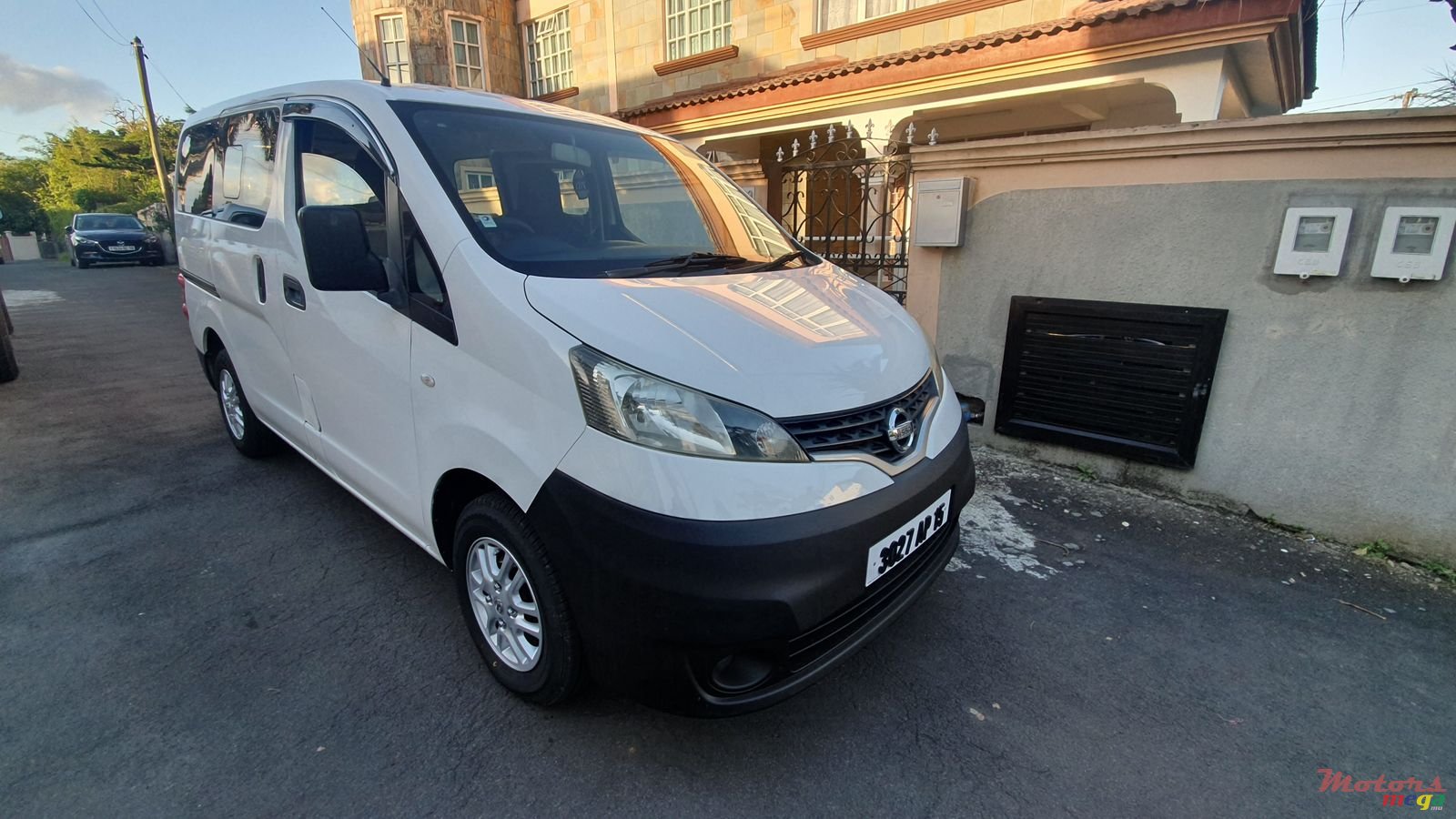 2015' Nissan NV photo #1