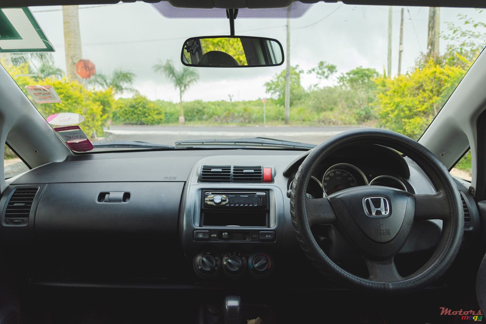 2004' Honda Fit photo #3