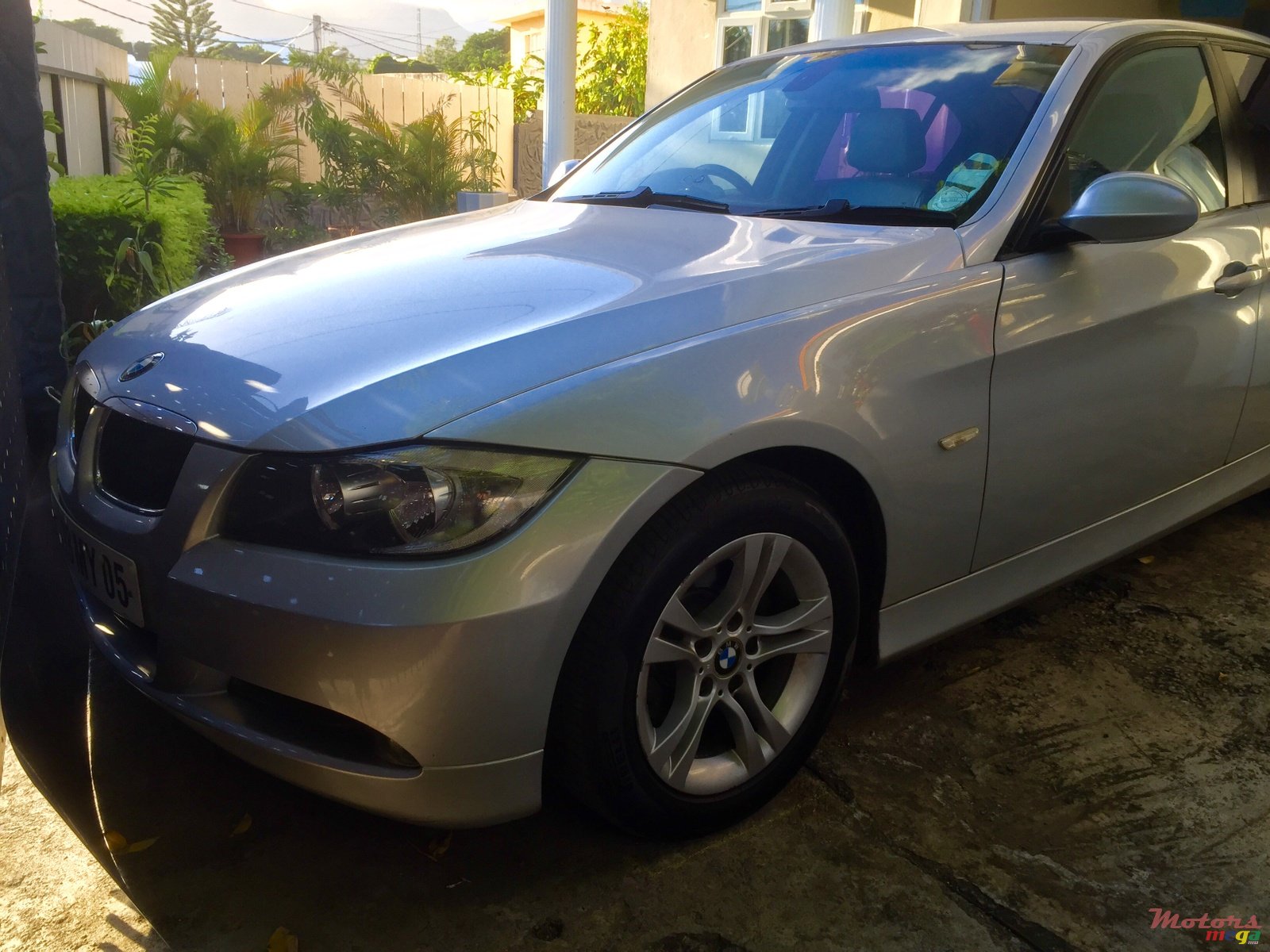 2005' BMW 320 photo #1