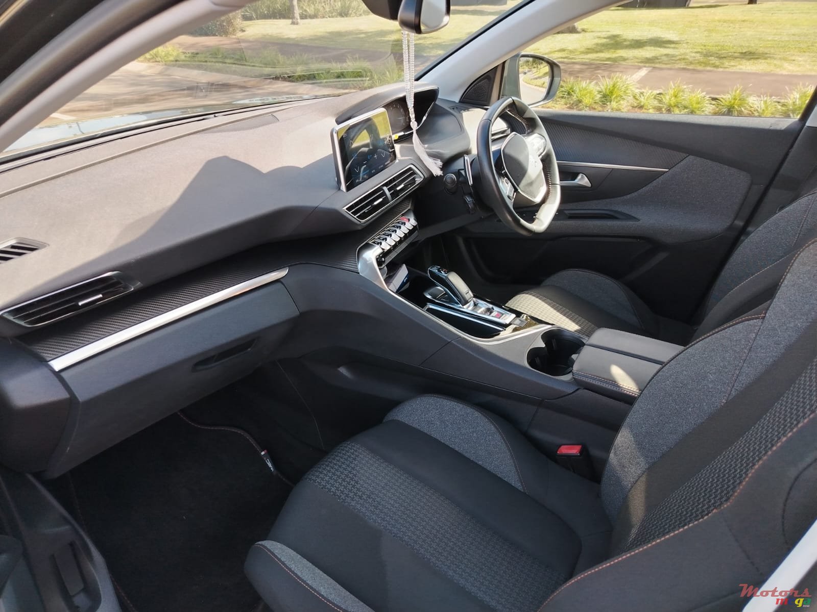 2020' Peugeot 3008 photo #5