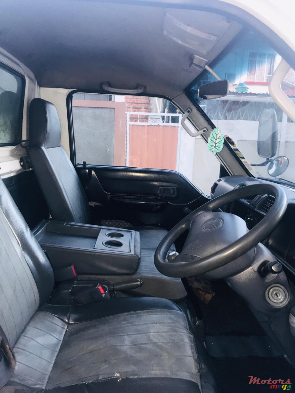 2001' Mazda Bongo photo #3