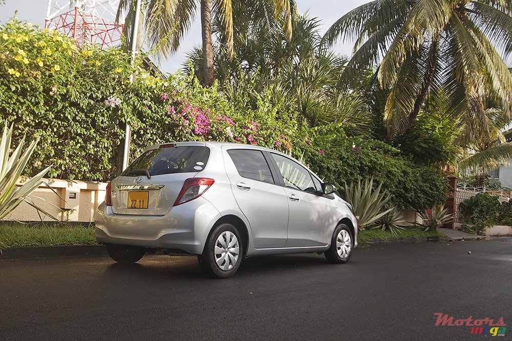 2011' Toyota Yaris photo #1