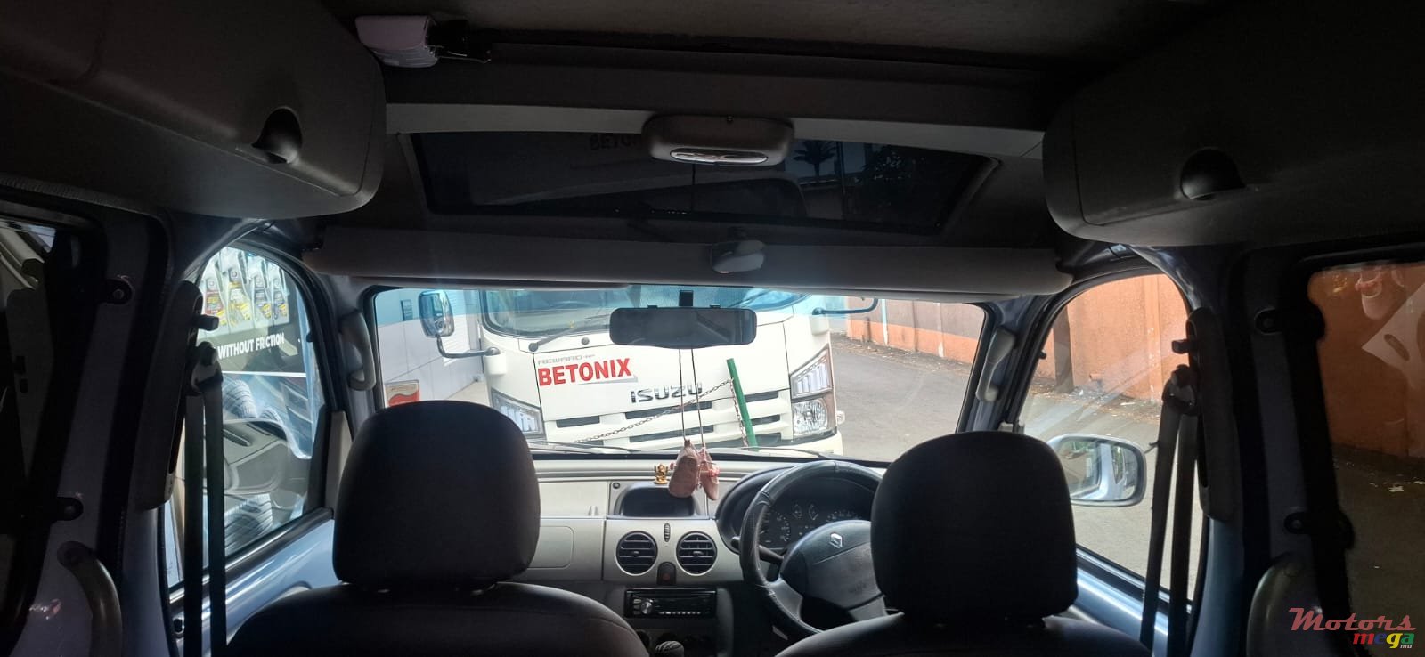 2005' Renault photo #5