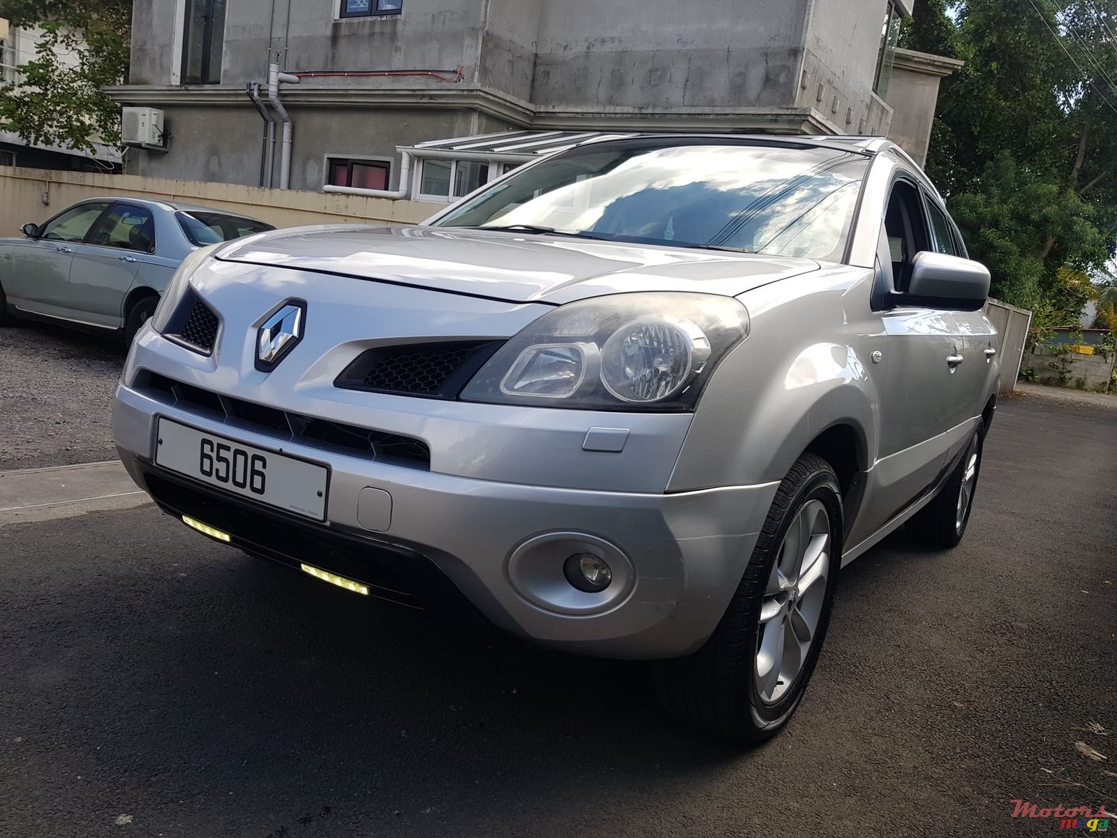 2010' Renault Koleos Automatic photo #2