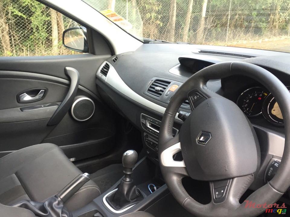 2010' Renault Megane photo #4