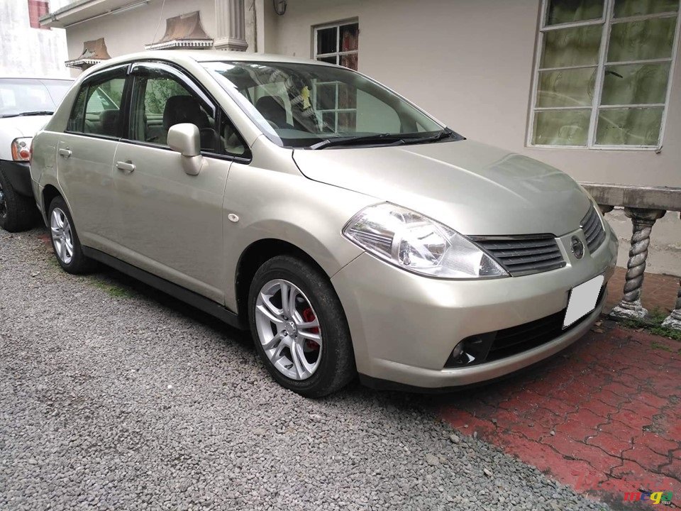 2005' Nissan Tiida photo #2