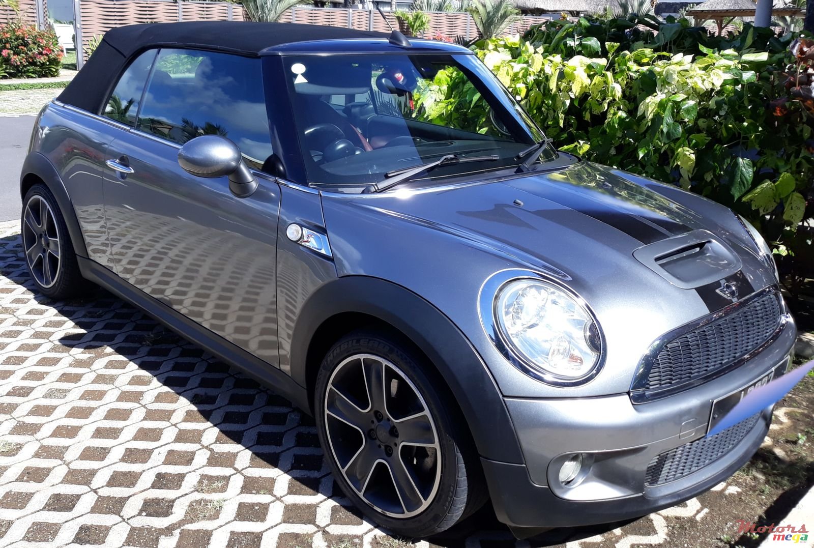 2009' MINI Cooper S Cabriolet photo #3