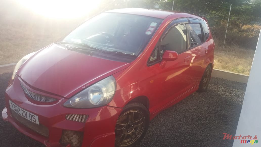 2005' Honda Fit photo #2