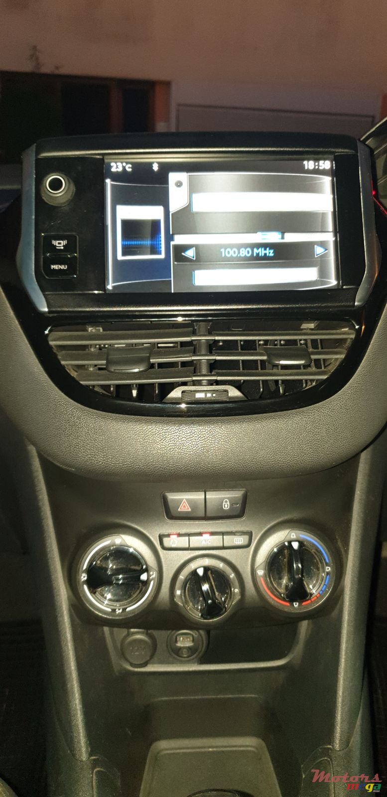 2013' Peugeot 208 photo #5