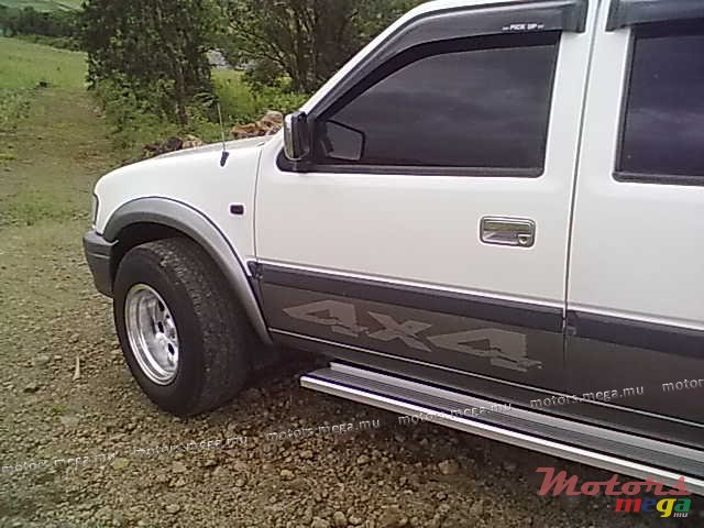 2001' Isuzu 4X4 LS JAPAN photo #4