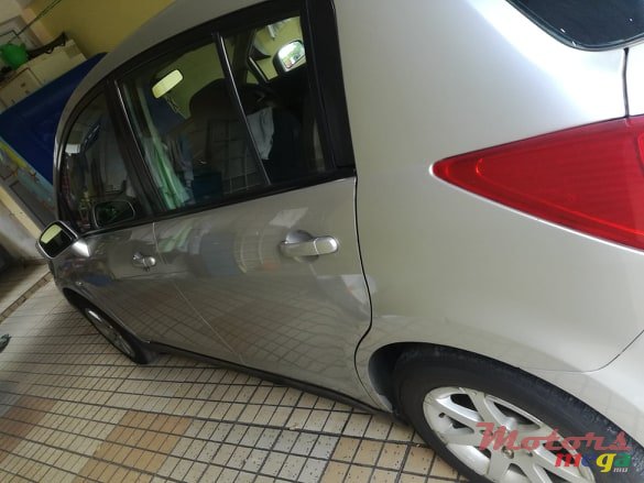 2006' Nissan Tiida photo #2