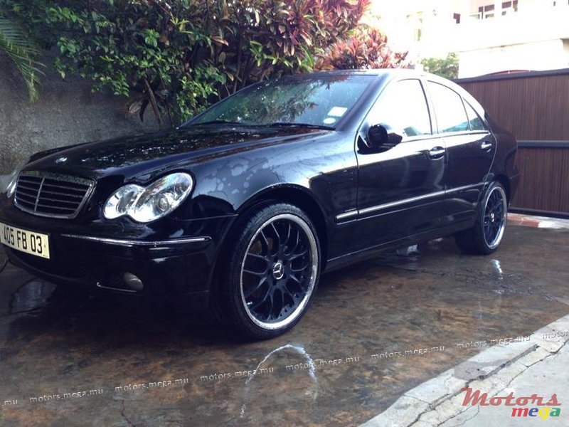 2003' Mercedes-Benz 220 photo #1